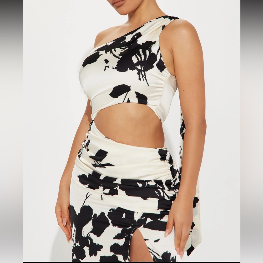 New! “Satin” maxi cut out dress!